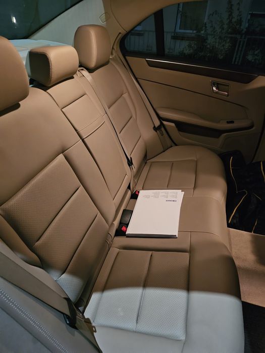 Vând Mercedes-Benz E-Class