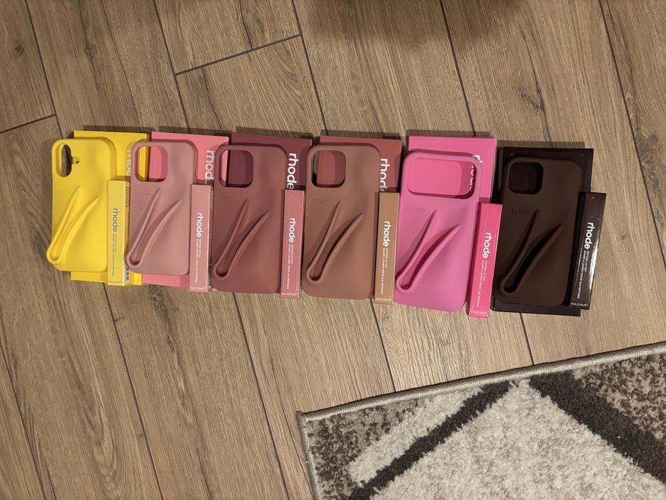 Huse Rhode + lipgloss inclus, diferite culori si modele de Iphone
