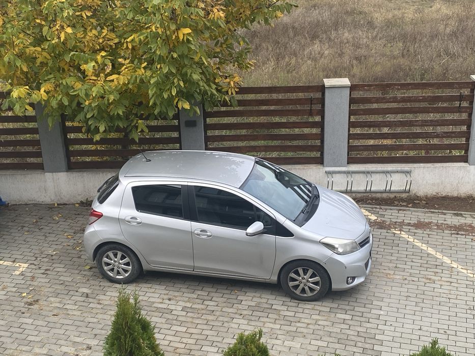 TOYOTA Yaris 2013 — imagine 3