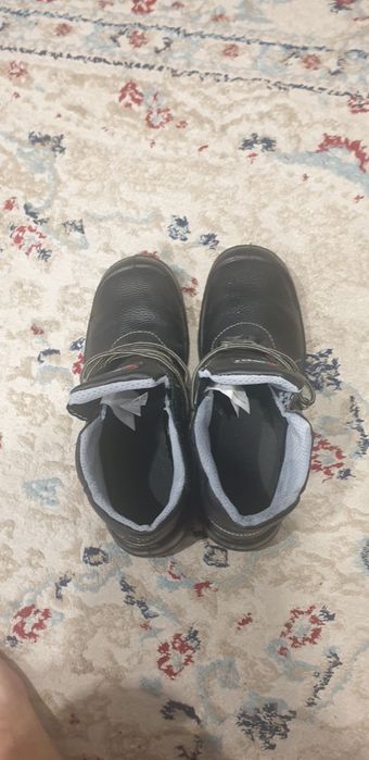 Продам спецботинки