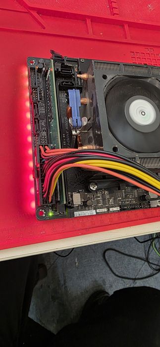 Placa de Baza ASUS ROG Strix X470-I Gaming AM4 AMD X470 USB 3.1 HDMI Mini ITX