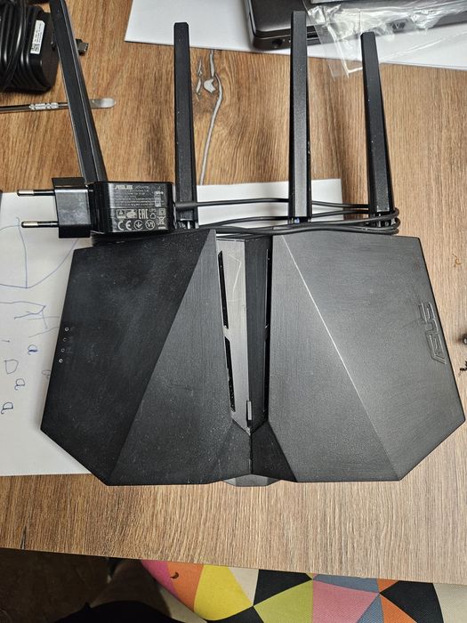 Vant asus RT-AX82U cu ax5400
RT-AX82U
AX5400
RT-AX82U
AX5400