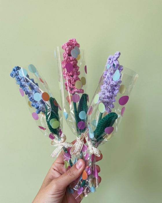 Плетени цветя за подарък