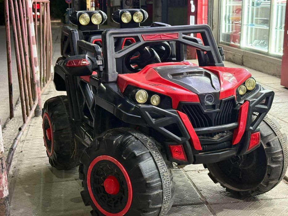 Детска акумулаторна джипка / количка 4x4