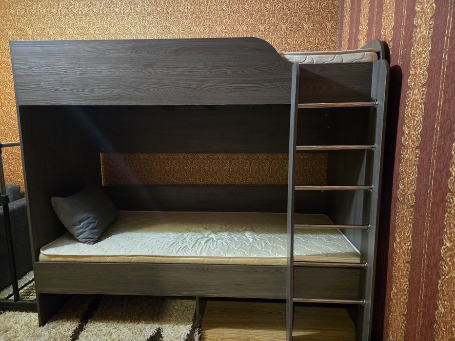 Продам двухярусную кровать