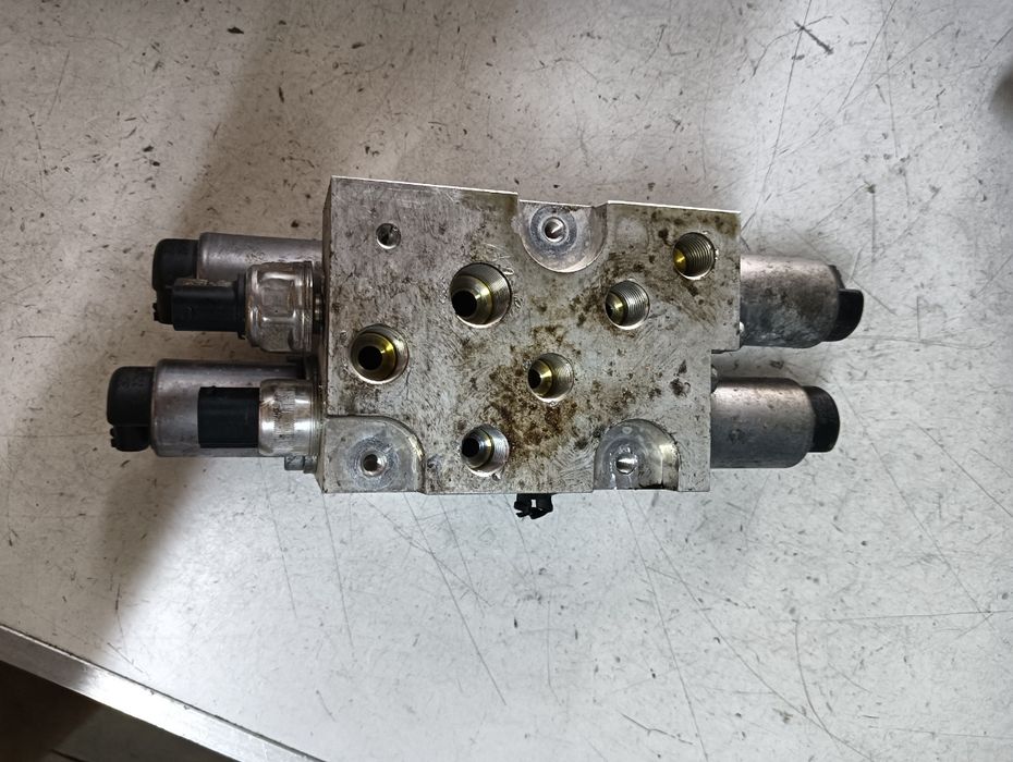 Bloc Valve Suspensie Pneumatica Bmw X5 Ii (E70) [ 2006 - 2013 ] Oem 6