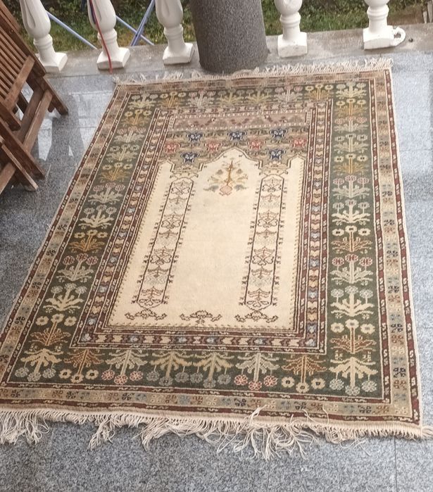 Covor vechi în stare foarte bună