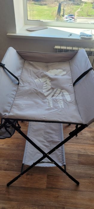 Продам пелинальный столик