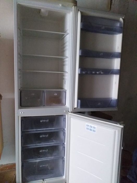 Холодильник Бирюса