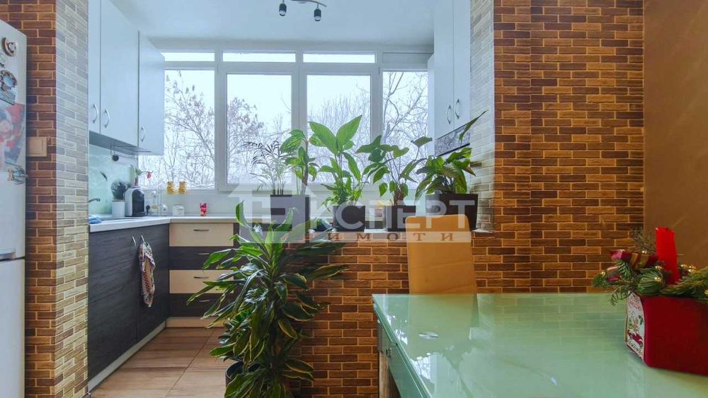 Обзаведен Апартамент с Три Спални в центъра на – Кючук Париж