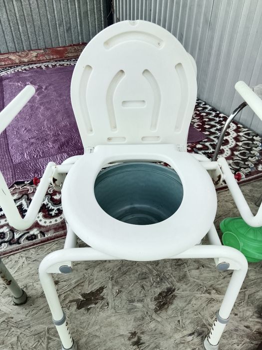 Продам Кресло туалет