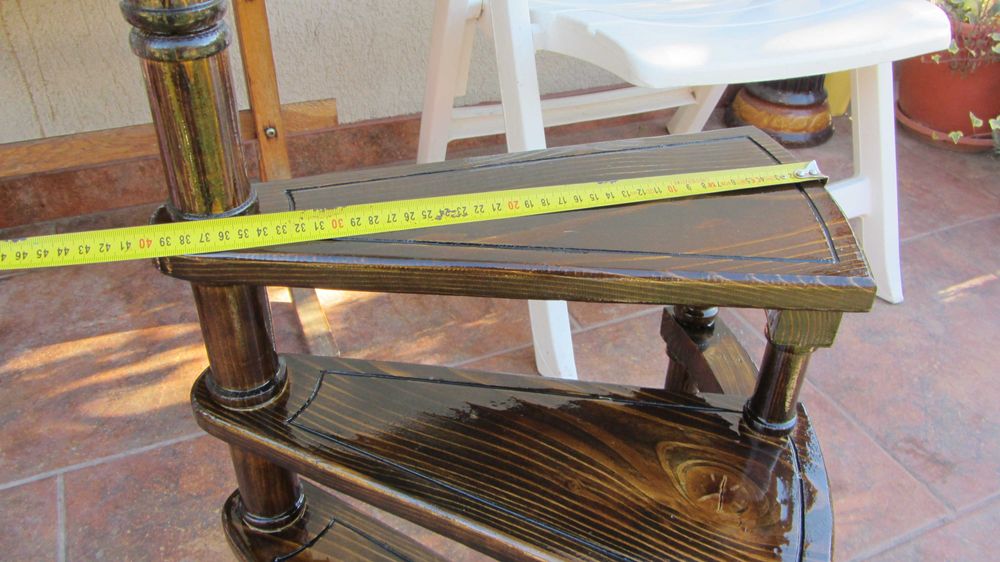 Scara in spirala pt biblioteca din lemn natural deosebit de frumoasa