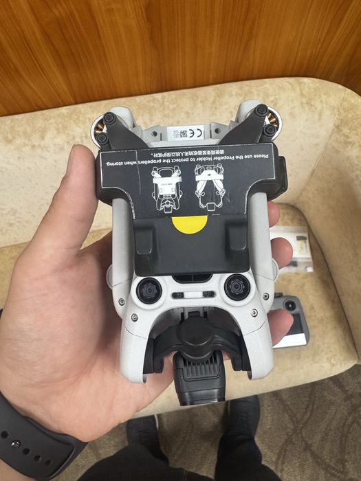 Продам DJI Mini 4 Pro Fly More Combo RC2 пульт