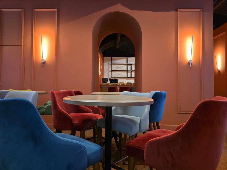 Mobilier HoReCa Premium — 52 scaune catifea + 10 mese | Oradea