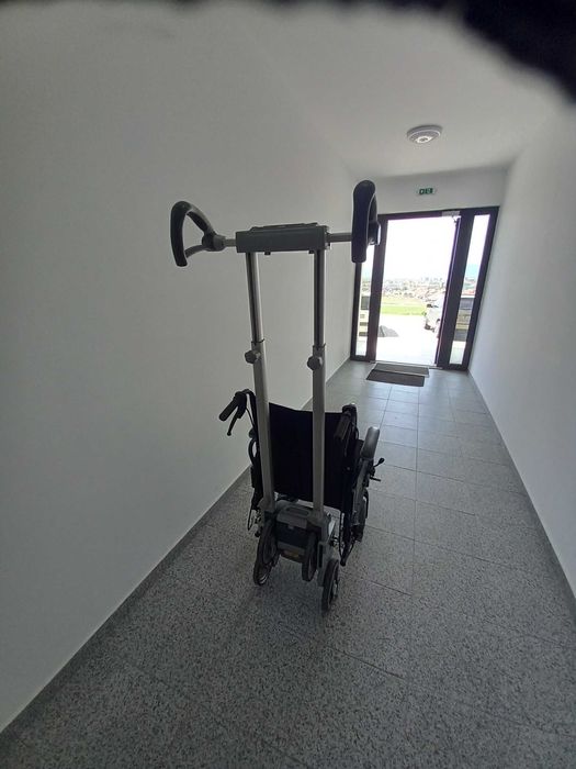 ELEVATOR electric pentru persoane cu handicap locomotor.