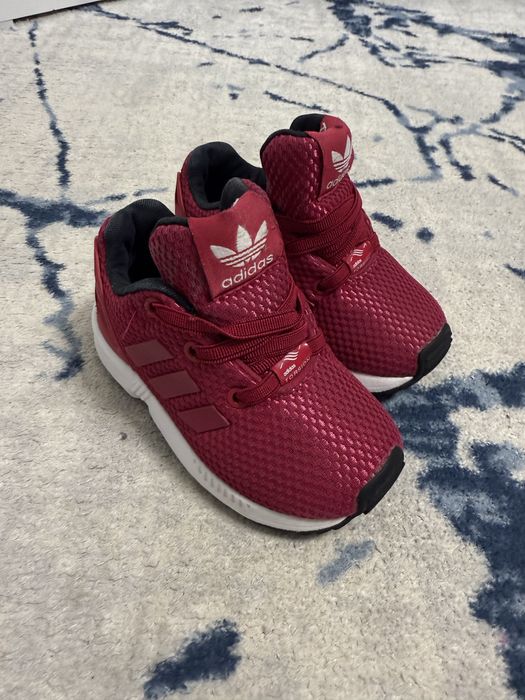 Продам кроссовки для девочки adidas