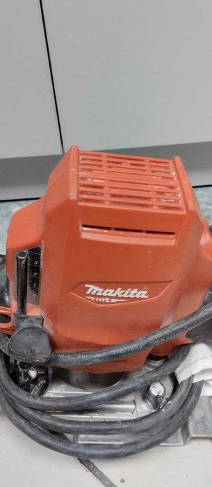 Фрезер Makita (лот 913240 г.Щучинск ул.Морозова 47/7)