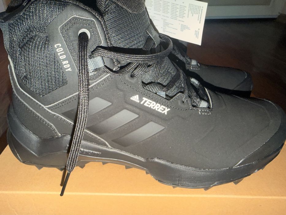 Чисто нови Адидас Terex 42