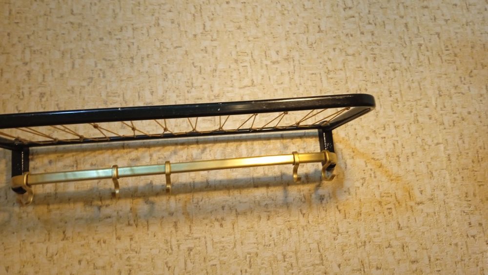 Вешалка настенная в прихожую