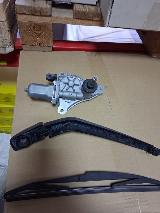Задна чистачка,рамо,моторче
