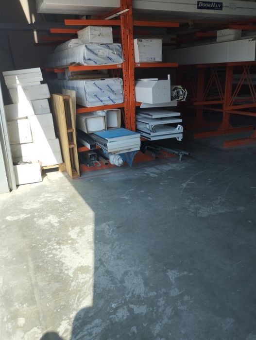 Ремонт автоматических ворот  перегрузочного оборудования.