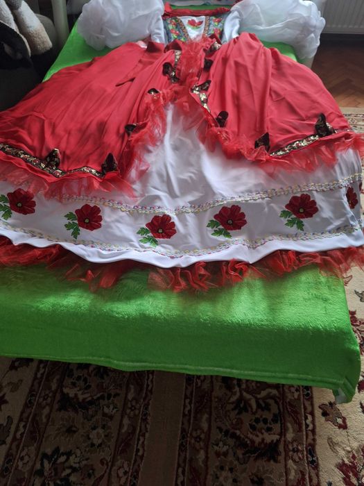 Rochie mireasa tradițională