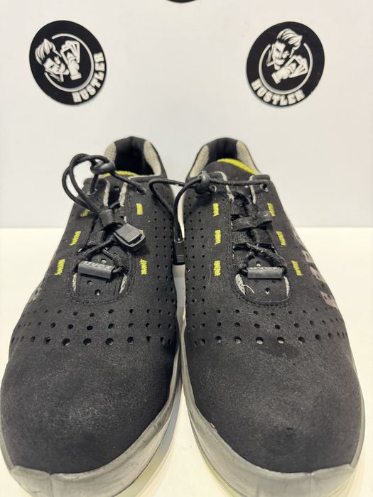 Работни обувки с метално бомбе UVEX .Номер 45