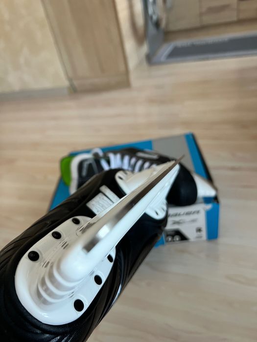 Коньки хоккейные