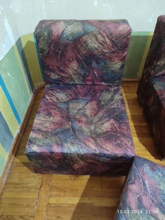 Продам диван-трансформер.
Раскладывается в кровать, также можно исполь