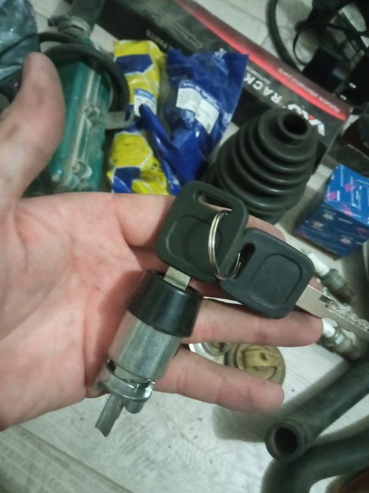 Продам запчасти на Ауди 80 в4