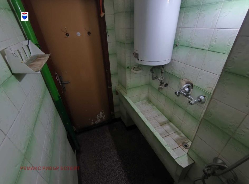 Продава се Тристаен апартамент в Русе, Родина 2 - 80 кв.м за 988 €/кв.м - Снимка #11