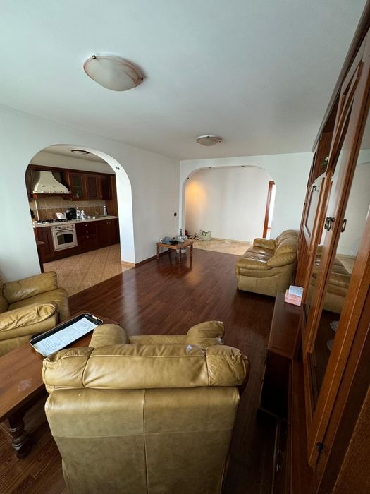 Închiriez apartament 3 camere