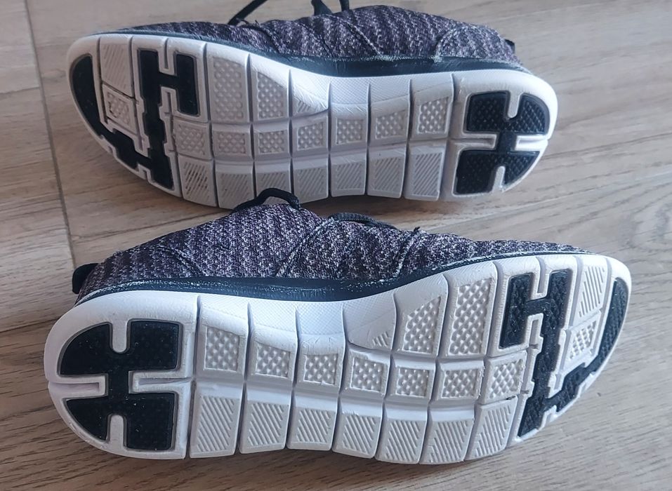 Tenisi sport, marimea 36.5 pret 20 lei