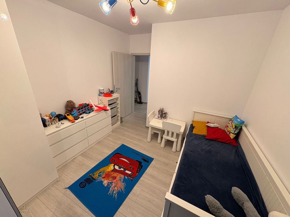 Inchirez apartament cu 3 camere si gradina proprie