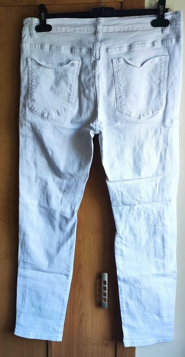 Бели дамски елатични дънки с накъсано, летни/есенни 3XL+