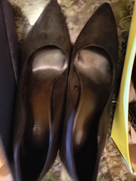 Vând trei perechi de pantofi de piele de ocazie - împreună sau separat