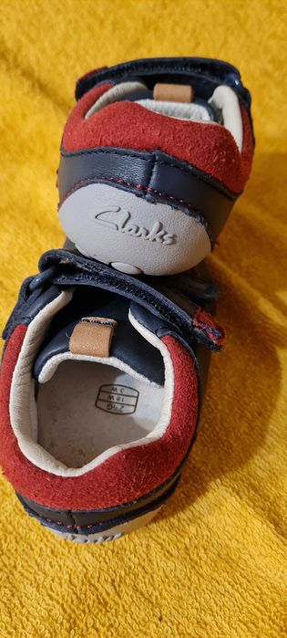 Ghetute bebe Clarks marimea 18