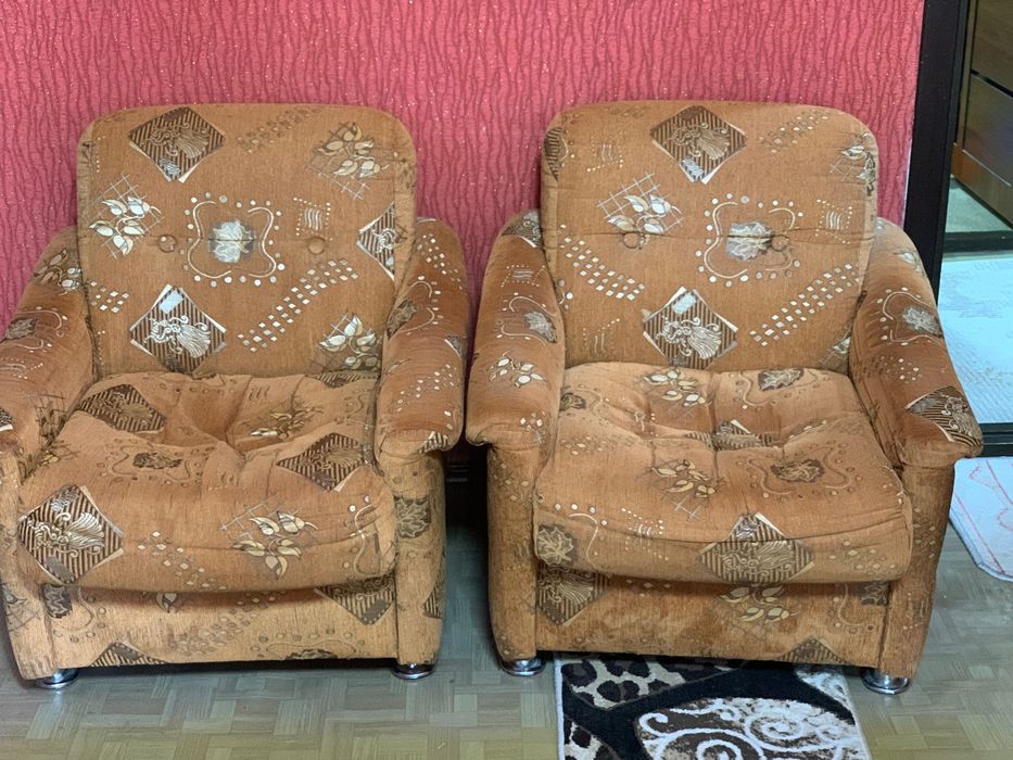 Диван раскладной и 3 кресла