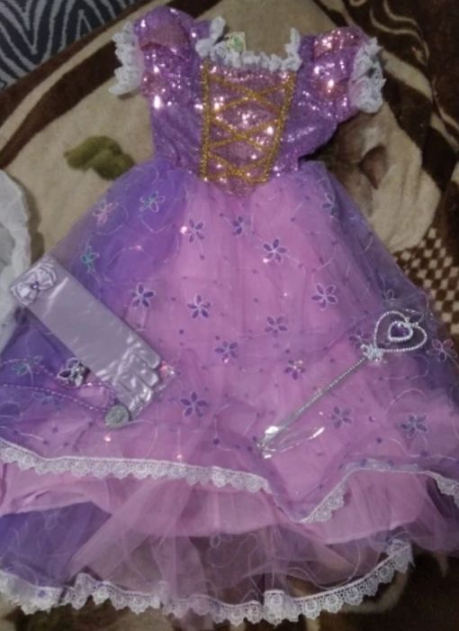 Разкошна рокля на Рапунцел + подарък КОРОНА!!!