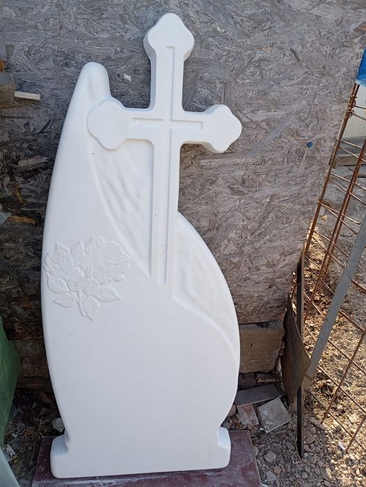 Cruci din praf de marmura