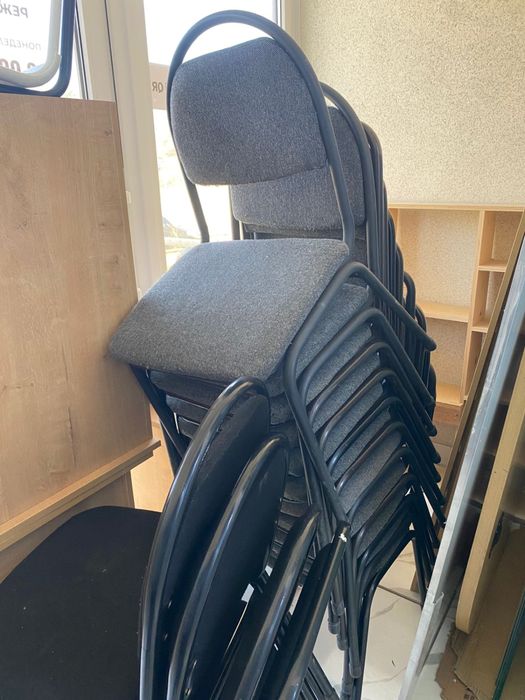 Парты, стулья, шкафы, вывеска