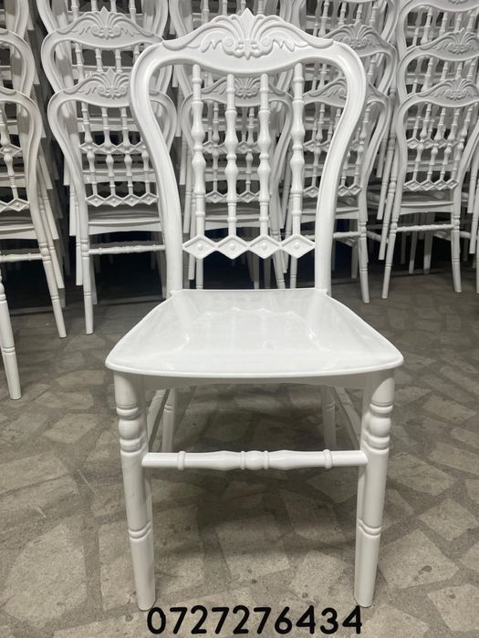 Scaune evenimente CHIAVARI 41 lei+tva