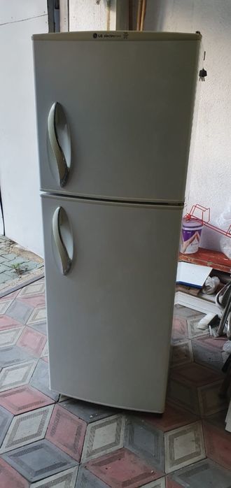 Продам двухкамерный холодильник LG