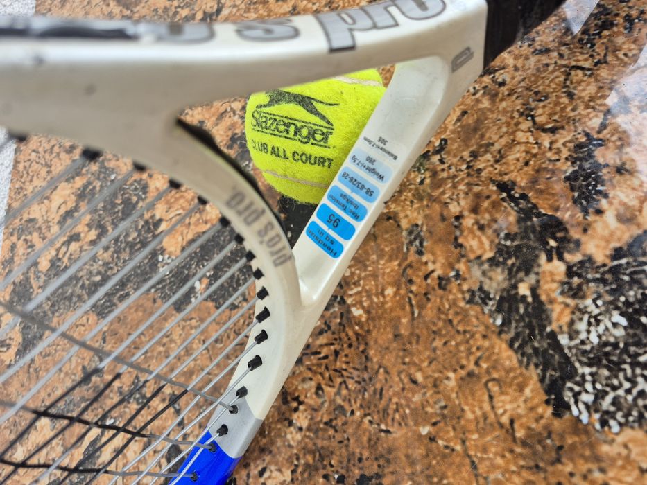 Vând paleta de tenis INVANCER CARBON TEC 806