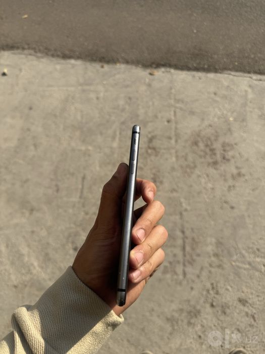 Iphome 8 plus srochna sotiladi