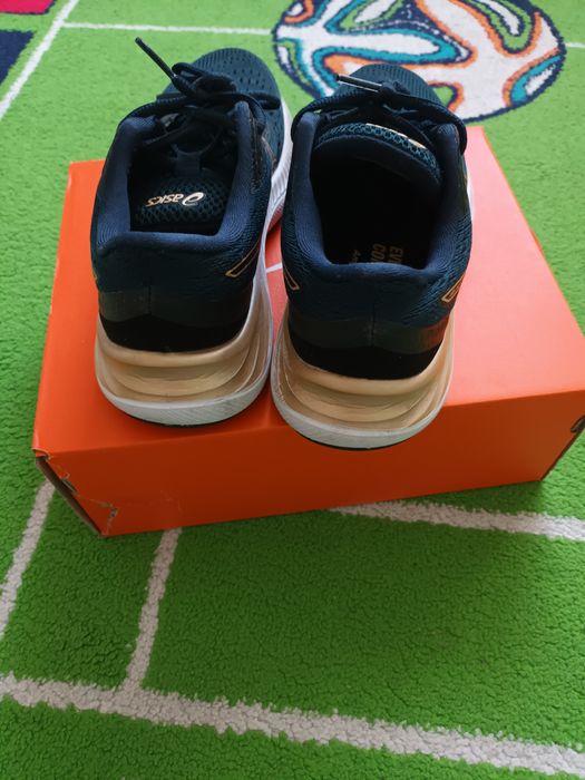 Маратонки асикс 36 номер за момче