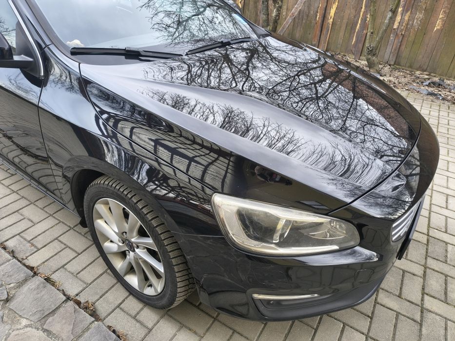 VOLVO V60 2015