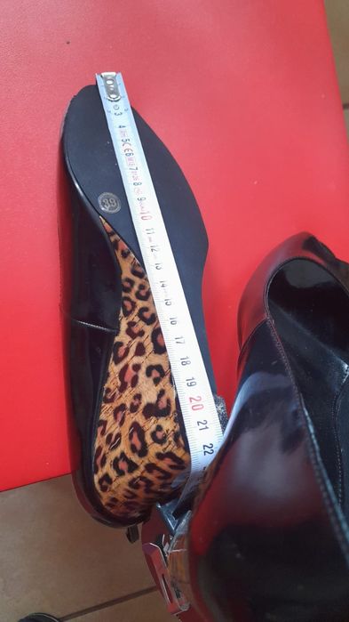 Pantofi negrii de lac