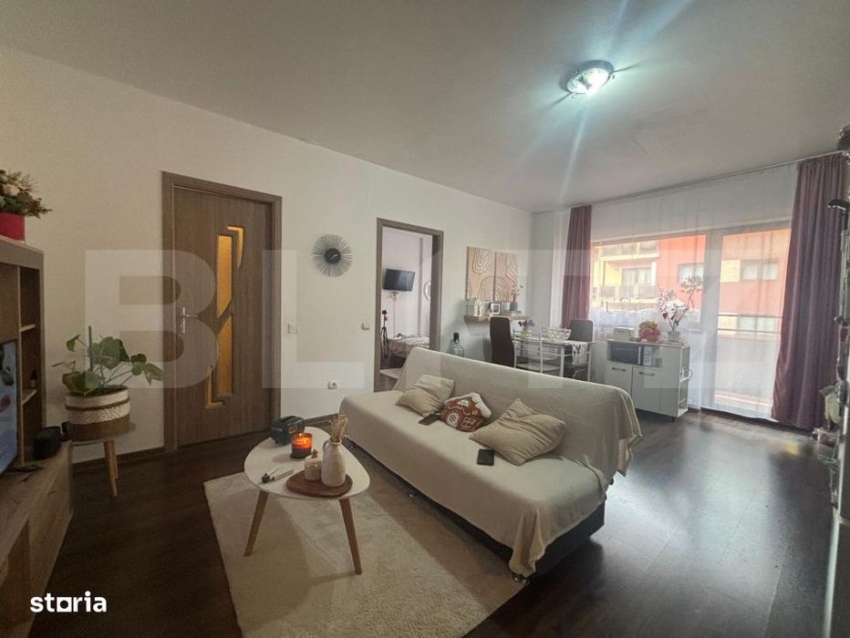 Apartament 3 camere, 57 mp, parcare, boxa, intermediar, zona Stejarulu