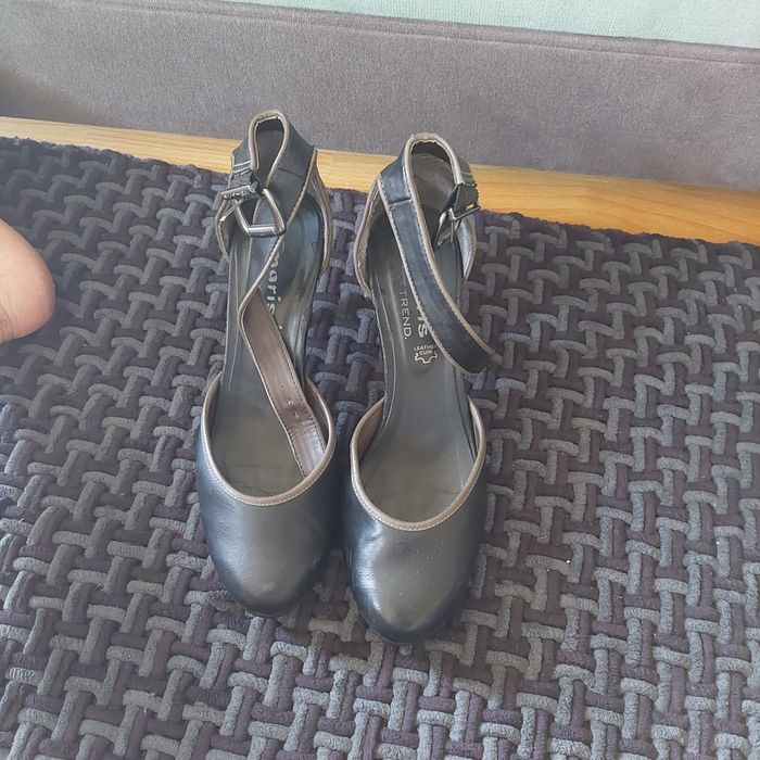 Pantofi piele în stare buna.